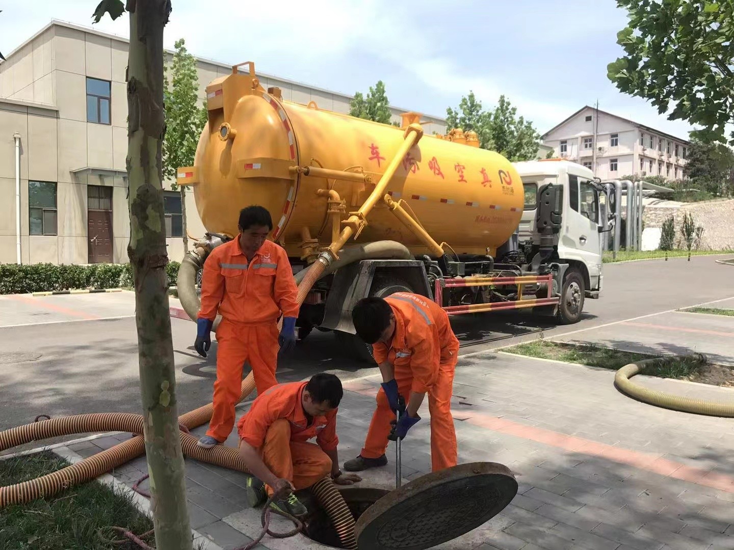 贡山化粪池清理与5-8吨吸粪车施工效率分析
